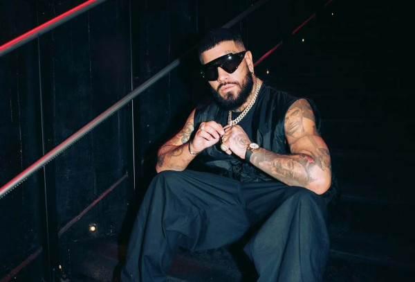 Snik: Έγινε πατέρας! Η τρυφερή φωτογραφία με τη νεογέννητη κόρη του