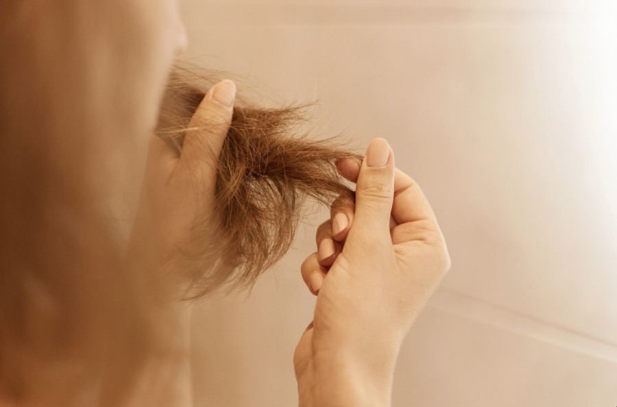 Αραίωση μαλλιών: 5 σημάδια που πρέπει να σας ανησυχήσουν