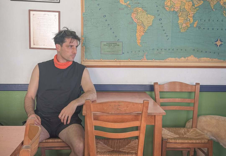 Ο Σπύρος Χατζηαγγελάκης μιλά για τη σχέση του με τη Δάφνη Κιουρκτσόγλου και γιατί δεν κάνει σχέδια γάμου