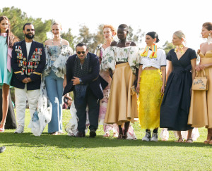 Ο Βασίλης Ζούλιας «πάντρεψε» την haute couture με την pop culture και την απενοχοποίησε με τον πιο stylish τρόπο!