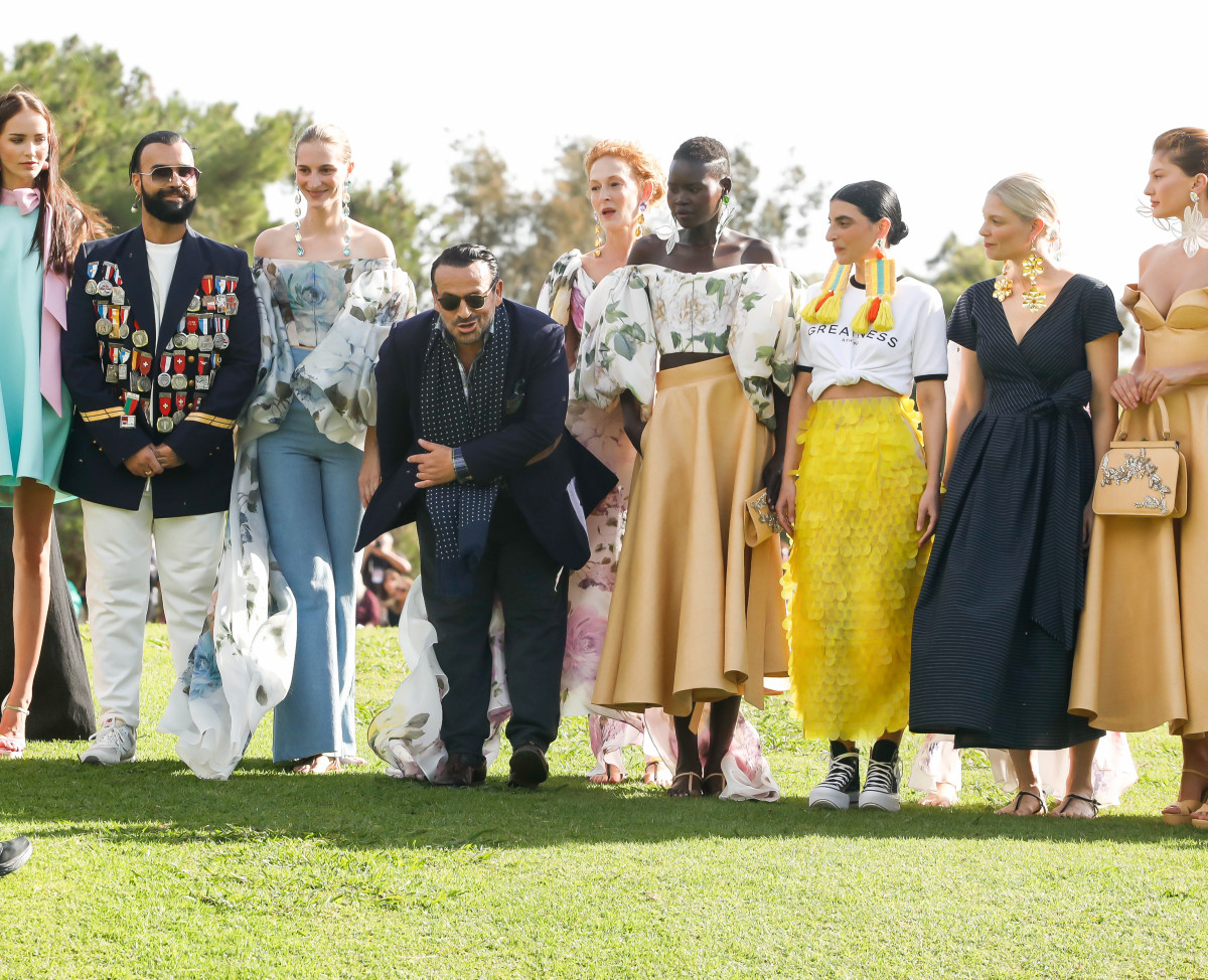 Ο Βασίλης Ζούλιας «πάντρεψε» την haute couture με την pop culture και την απενοχοποίησε με τον πιο stylish τρόπο!