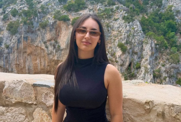Κλαυδία: Το κυριακάτικο προσκύνημά της σε μοναστήρι της Αττικής