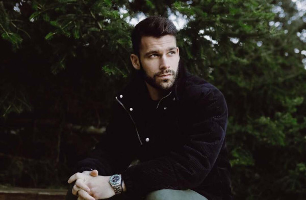 Στάθης Σχίζας: Τα πρότυπα που έχει στον έρωτα τον κάνουν να βλέπει αλλιώς τις σχέσεις