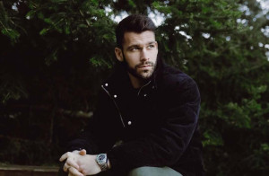 Στάθης Σχίζας: Τα πρότυπα που έχει στον έρωτα τον κάνουν να βλέπει αλλιώς τις σχέσεις