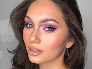 Plum Makeup: Η μωβ σκιά ματιών είναι η ομορφότερη τάση της άνοιξης