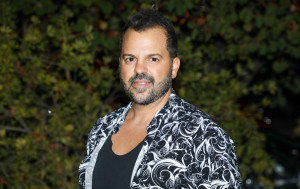 Akylas who? Ο 4χρονος γιος του Νίκου Απέργη τραγούδησε το «Ferto» και έκανε ντεμπούτο σαν σταρ
