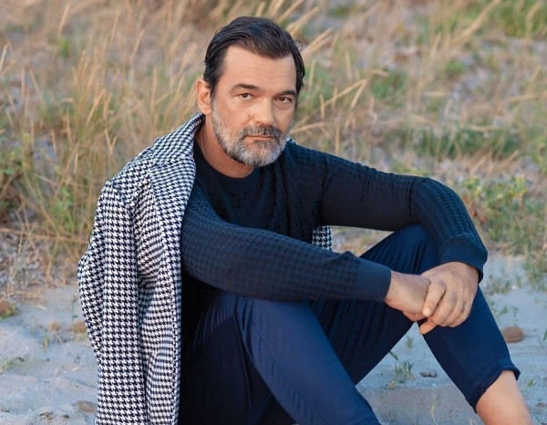 Κωνσταντίνος Καζάκος: Τι συμβαίνει όταν θες να βγαλεις φωτό κι ανοίγεις βίντεο; Αυτό...