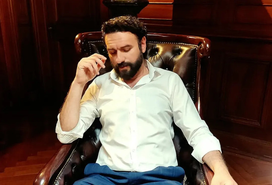 Μελέτης Ηλίας: Τον σήκωσαν... πιγκουίνοι στον αέρα και εκείνος ανησύχησε για τη μέση τους!