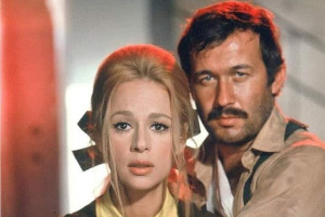 Αλίκη Βουγιουκλάκη: Το σπάνιο βίντεο από τον γάμο της με τον Δημήτρη Παπαμιχαήλ (ξεχωρίζουν οι συμπεθέρες)