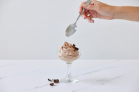 Θέλεις κάτι γλυκό; Φτιάξε vegan μους σοκολάτας με 3 υλικά