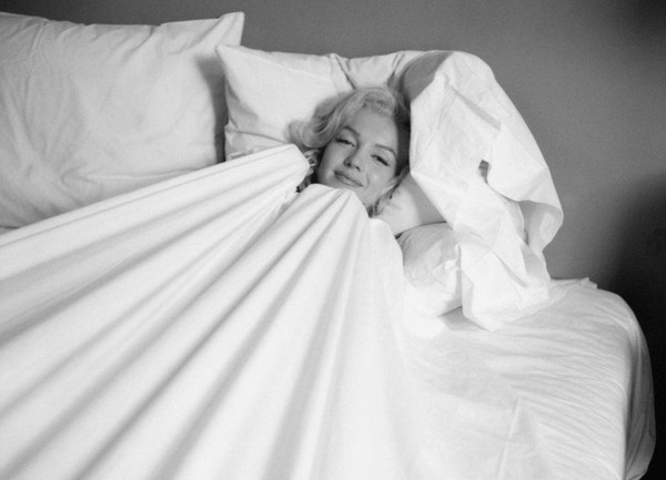 Δοκίμασα το Bedtime Hack της Marilyn Monroe για μια εβδομάδα και δεν ξαναγυρίζω πίσω