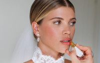 Απέκτησε το wedding makeup της Sofia Richie Grainge: Το minimal μακιγιάζ που μπορείς να φοράς κάθε μέρα