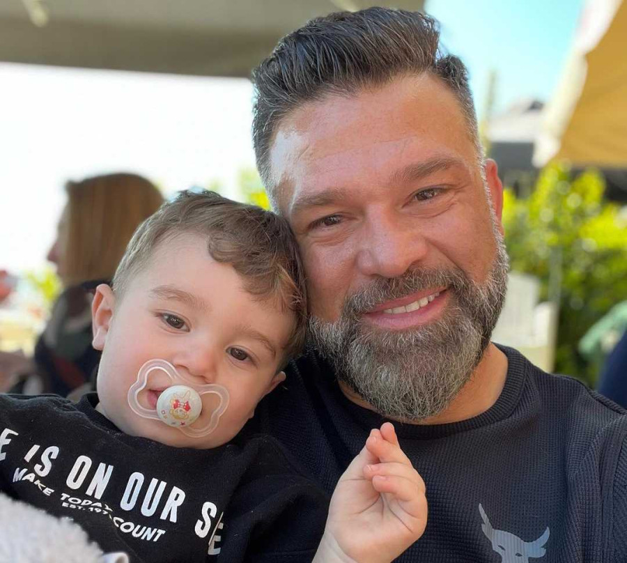 Κώστας Σόμμερ: Ο mini me γιος του και η γαλανομάτα κόρη του που τον κάνουν να "λιώνει"