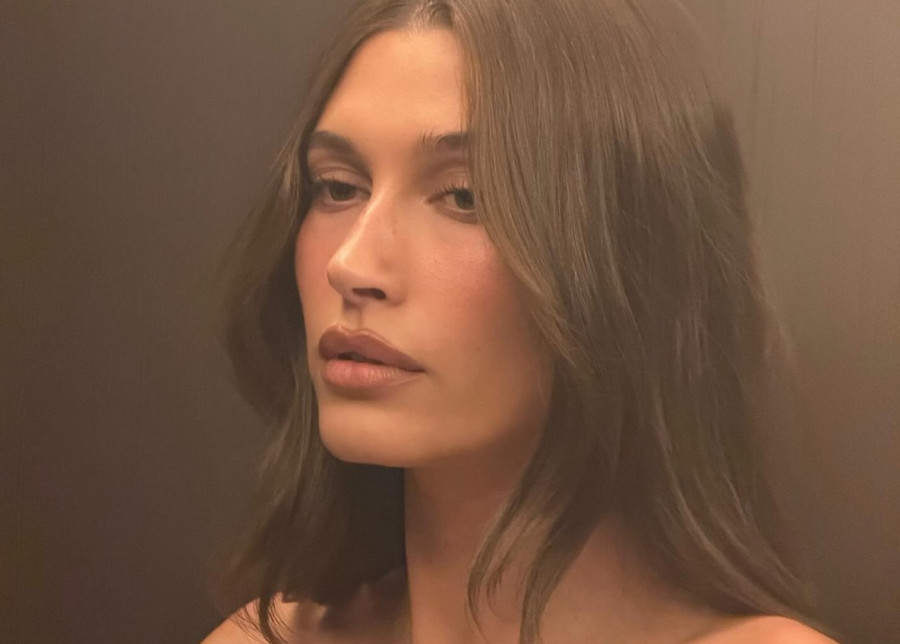 Το «Cat-Eye Faded French Tip» έγινε επίσημα η πιο cool τάση στα μανικιούρ