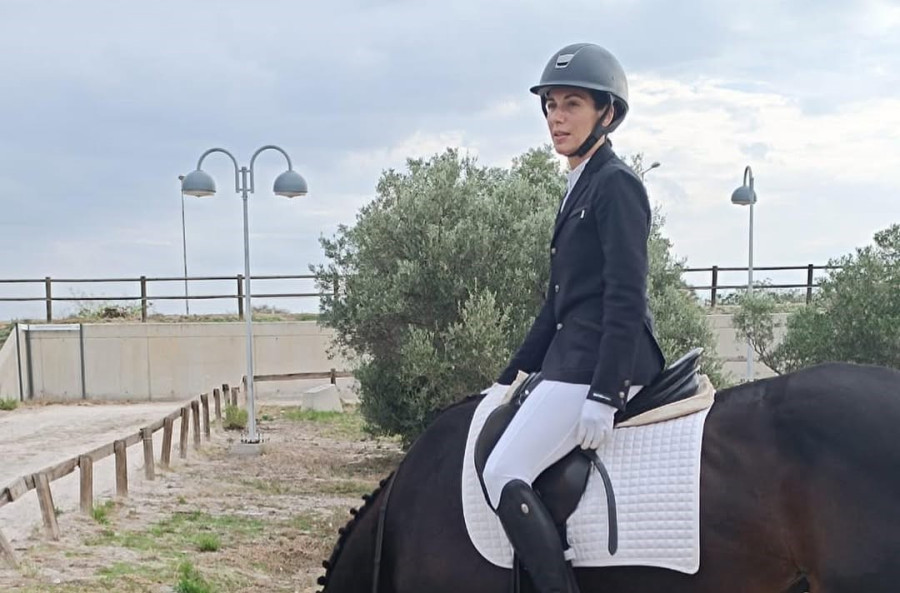 Η Ελένη Τσολάκη επέστρεψε στο πλατό και η Ανθή Βούλγαρη στη σέλα και το άλογο!