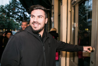 Γενέθλια για τον Πετρετζίκη: Η τούρτα-έκπληξη εμπνευσμένη από το πρόσφατο ατύχημά του και το challenge με τα κρεμμύδια