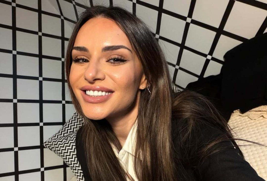 Ελένη Τσολάκη: Δείτε τι έκανε την ώρα της πρεμιέρας της Κατερίνας Καραβάτου