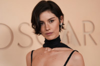 Ίσια φρύδια: Το beauty secret των celebrities που χαρίζει «χθες» πιο νεανική όψη