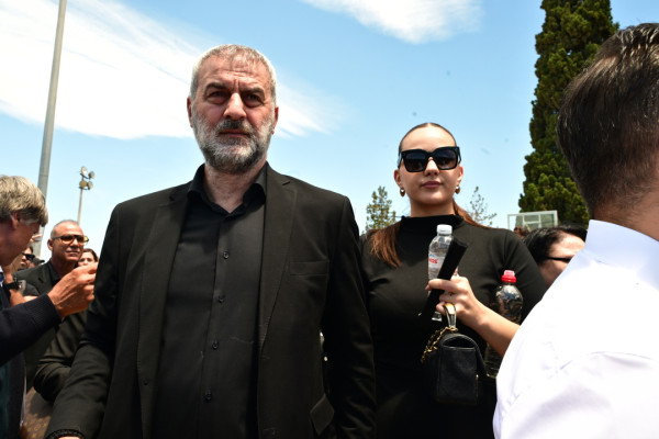 Γωγώ Μαστροκώστα: Οι σπαρακτικοί επικήδειοι της κόρης της Βικτώριας και του Τραϊανού Δέλλα