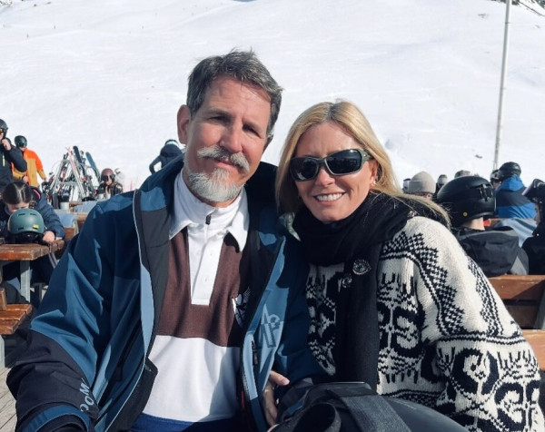 Μαρί Σαντάλ - Παύλος Ντε Γκρες: Η οικογενειακή χριστουγεννιάτικη φωτογραφία με τα πέντε παιδιά τους