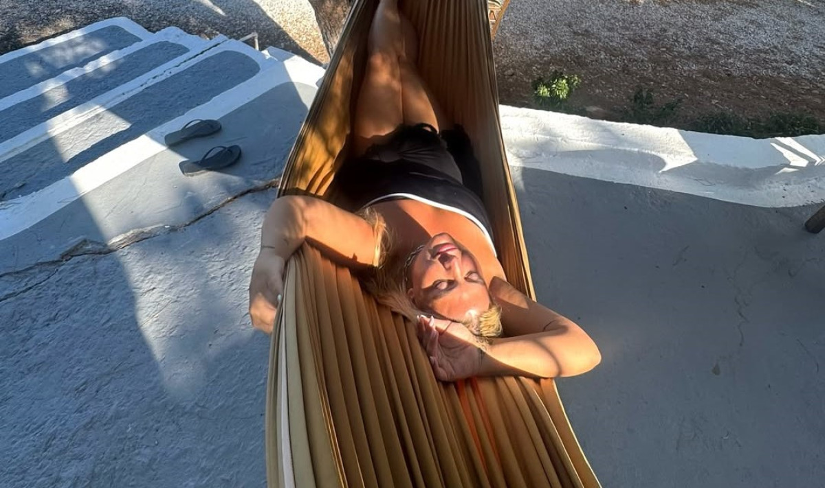 Δανάη Μπάρκα: Η φωτογραφία της στην αιώρα, mood όλου του καλοκαιριού