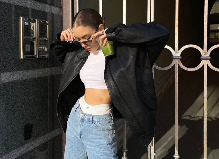 Μπορούν τα σκισμένα τζιν να είναι κομψά το 2026;