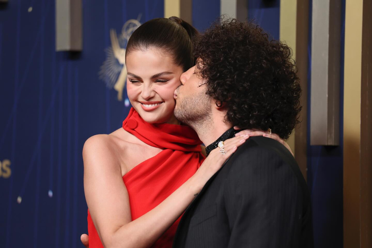 Η Selena Gomez μοιράζεται τη γλυκιά έκπληξη που της άφησε ο Benny Blanco μετά την εμφάνισή της στο συνέδριο στην Ουάσινγκτον