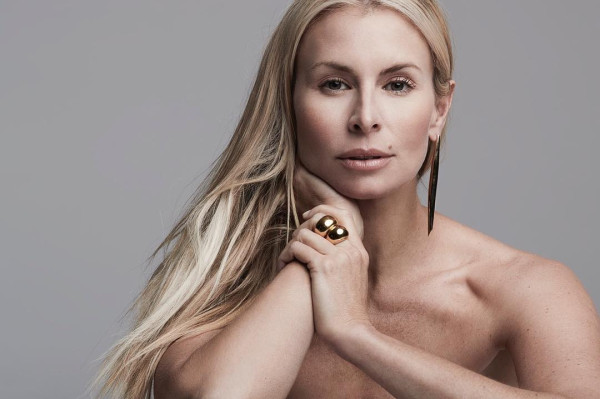 Niki Taylor: Το ένα beauty step που δεν διαπραγματεύεται ούτε σε διακοπές