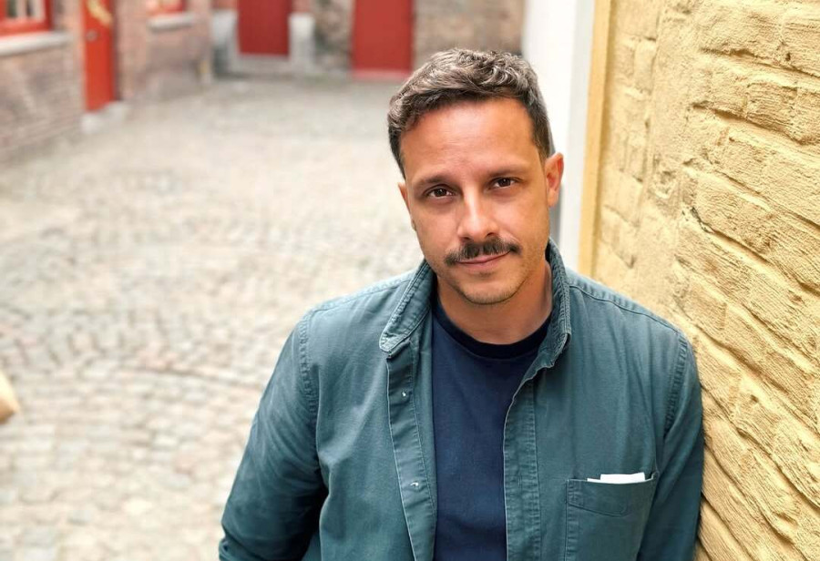 Δημήτρης Μακαλιάς: Το «cancel» που βίωσε, η τοξικότητα στα social media, η λογοκρισία στην τέχνη και ο «φλώρος» μέσα του