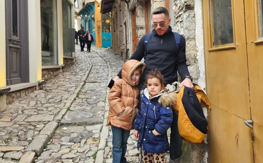 Λευτέρης Πετρούνιας: Ο τρόπος που η μικρή του κόρη περιγράφει τον Κολοκοτρώνη στη φωνητική αναζήτηση θα σας στείλει... αδιάβαστους!