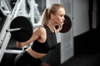 Αυτή η εξαιρετικά ολοκληρωμένη άσκηση ενδυνάμωσης γυμνάζει ολόκληρο το σώμα