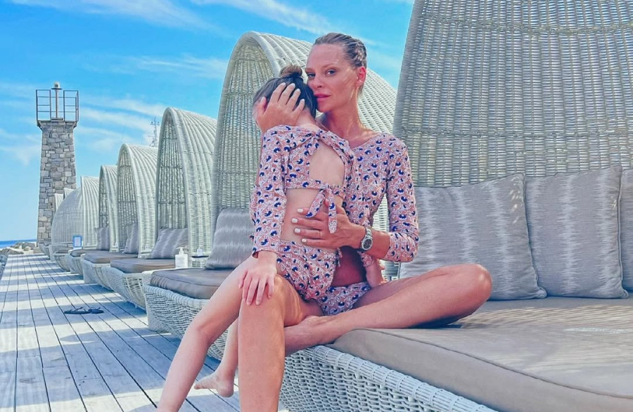 Αντώνης Ρέμος - Υβόννη Μπόσνιακ: Η κόρη τους έγινε 11 και η μαμά της ανέβασε μια ανέκδοτη και πολύ τρυφερή φωτογραφία από το παρελθόν