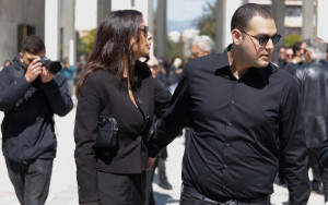Χρήστος Κούγιας: Έβαλε στη θέση τους δημοσιογράφους που τον ρώτησαν για το unfollow στη μητέρα του στο μνημόσυνο του πατέρα του