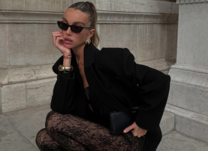 Ξεχάστε το μαύρο — Αυτή είναι η «intellectual-chic» απόχρωση που θα κοσμήσει τις γόβες αυτόν τον χειμώνα