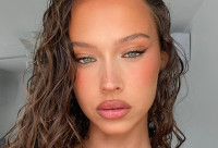 Sunburn Blush: Πώς θα δημιουργήσεις το πιο sexy, ηλιοκαμένο makeup look του καλοκαιριού