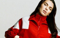 Εντοπίστηκαν στα πόδια της Kendall Jenner: Αυτά τα εμβληματικά sneakers του 2016 κάνουν δυναμικό comeback