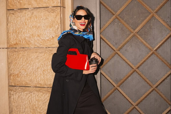 Δεν ξέρεις τι να φορέσεις με αυτόν τον καιρό; Η Ηλιάνα Παπαγεωργίου μοιράζεται μαζί σου το perfect layering για να ξενοιάσεις!