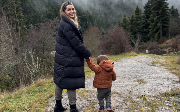 Βασιλική Τρουφάκου: Πήρε τα βουνά για τα Χριστούγεννα και έπαθε την πλάκα της με μια γίδα βραστή