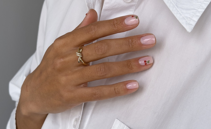 Το fruity manicure που θα αντικαταστήσει τα pastel νύχια αυτή την άνοιξη