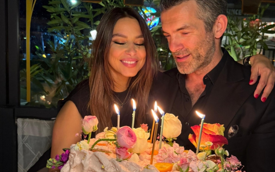 Κωνσταντίνα Ευριπίδου: Η ολάνθιστη τούρτα και το πάρτι στη Λεμεσό αγκαλιά με τον Φίλιππο Μιχόπουλο