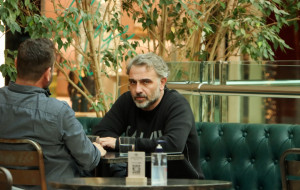 Φάνης Μουρατίδης: Δεν πάει ο νους σου ποιον πασίγνωστο ηθοποιό και κολλητό του αποκαλεί «σύζυγο»