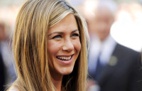 Η Jennifer Aniston λατρεύει αυτή την tinted moisturizer, από το brand που εμπιστεύεται και η Bella Hadid
