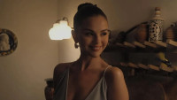 Η Selena Gomez άλλαξε το κόκκινο φόρεμα Louis Vuitton για ένα πιο αέρινο After-Party dress στα Emmy