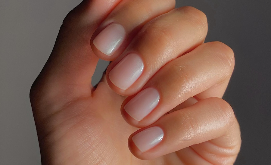 Coconut Jelly Nails: Το μίνιμαλ μανικιούρ που όλες θα θέλουμε αυτό το φθινόπωρο