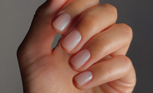 Coconut Jelly Nails: Το μίνιμαλ μανικιούρ που όλες θα θέλουμε αυτό το φθινόπωρο