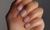 Coconut Jelly Nails: Το μίνιμαλ μανικιούρ που όλες θα θέλουμε αυτό το φθινόπωρο