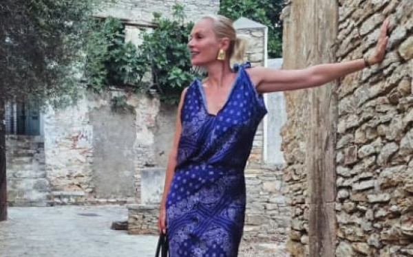 Έλενα Χριστοπούλου: Οι διακοπές στη Σύμη έχουν απρόσμενους guests και φουλ της ρίγας