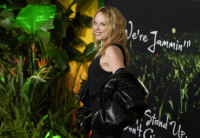 Η Kylie Minogue έγινε ξανά κούκλα Barbie και η χαρά της δεν κρύβεται