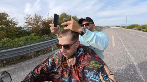 Όπου υπάρχει Ελλάδα: Για δεύτερη μέρα στη Βέροια και γνωρίζουμε τον κουρέα παντός καιρού και... τόπου!