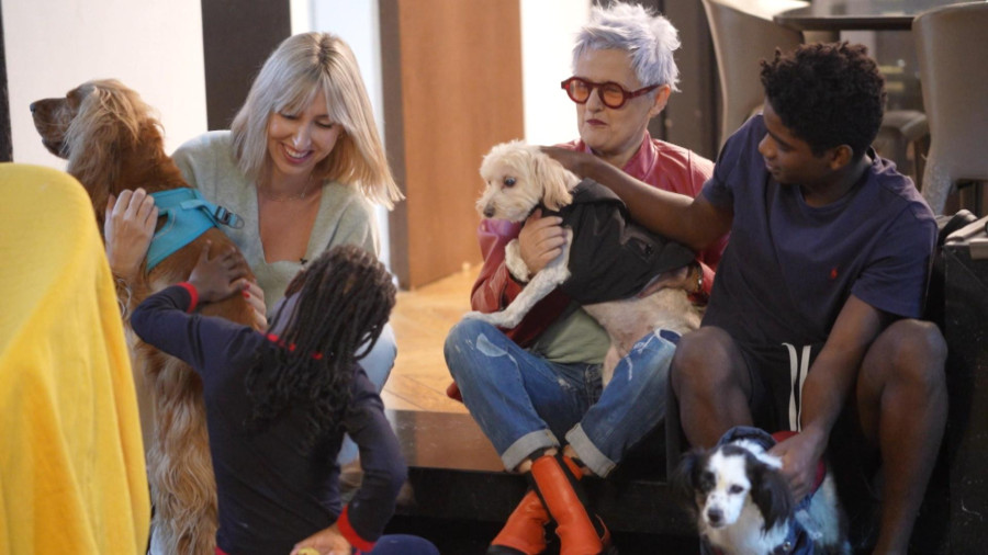 Pet Stories: Στην παρέα μας, η επιχειρηματίας και ακτιβίστρια Φωτεινή Παντζιά με τα παιδιά και τα 7 ζωάκια της
